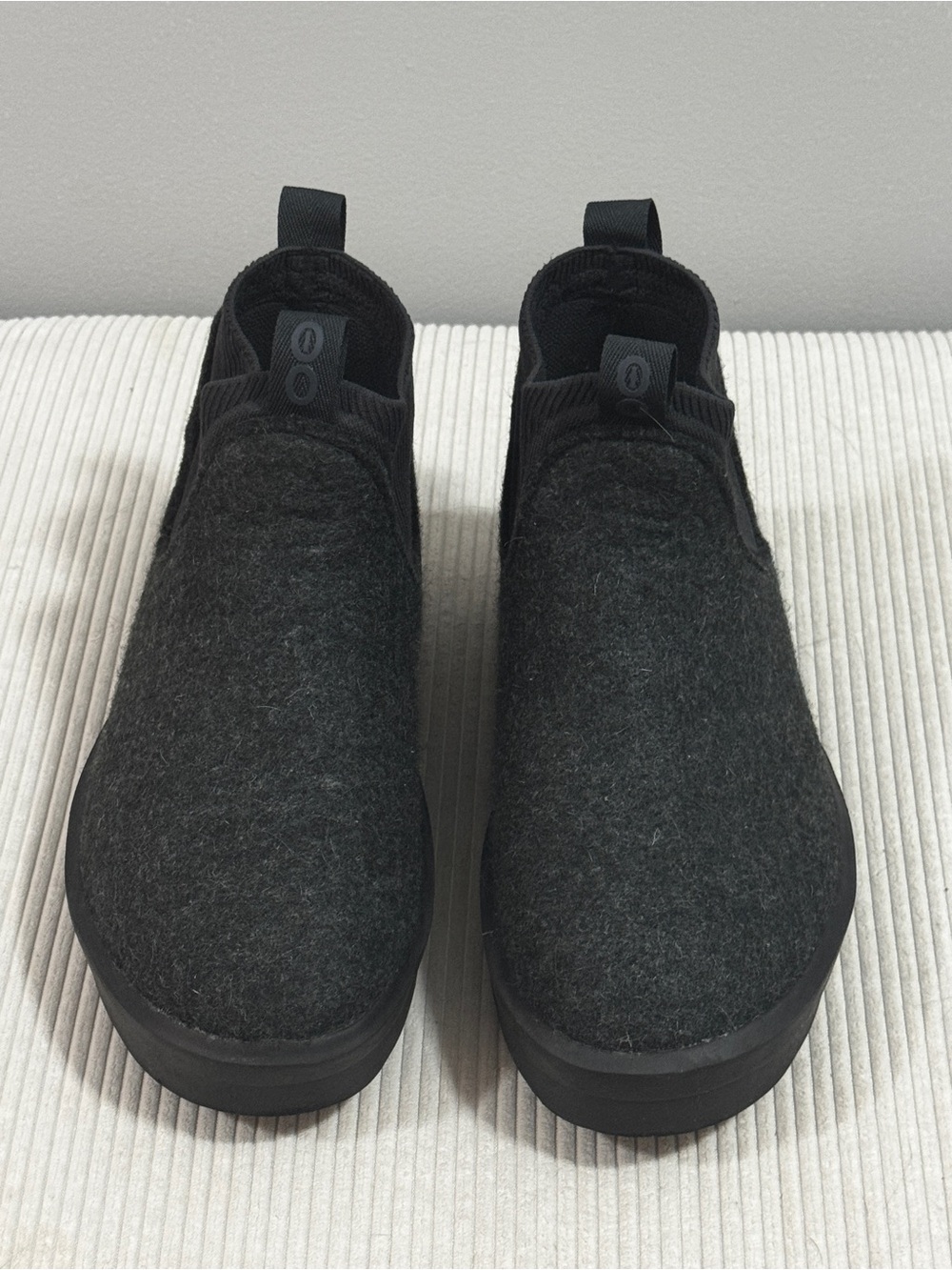 OOFOS OOmega Londoner Wool-Blend Recovery Boots Charcoal w/ olive undertone W8.5